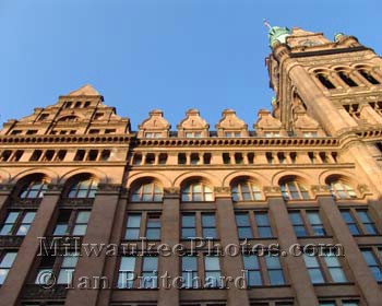 Photograph of City Hall from www.MilwaukeePhotos.com (C )Ian Pritchard